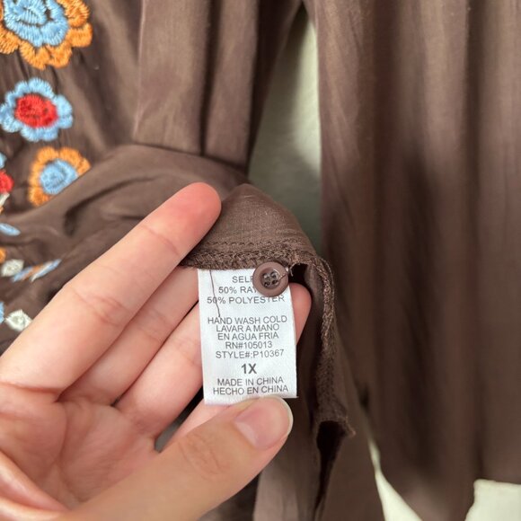 Andree by UNIT 1X Floral Embroidered Longline Sharkbite Hem Blouse Top - Picture 9 of 12